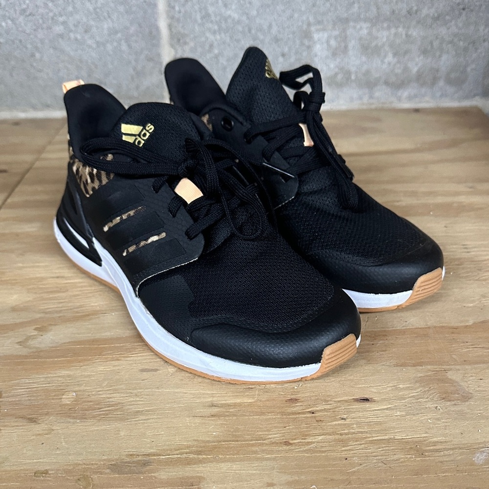 BNWOB Adidas Grade School RapidaSport Leopard sneakers, SIZE 4